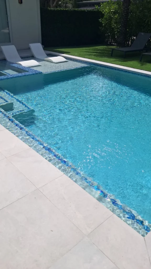 swimming pool cleaning service in South Florida
